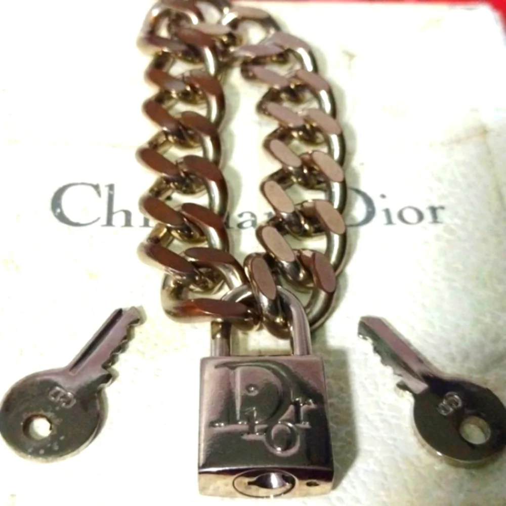 CHRISTIAN DIOR SilverTone Padlock Curb Link Chain Bracelet with 2 Keys 🎁
